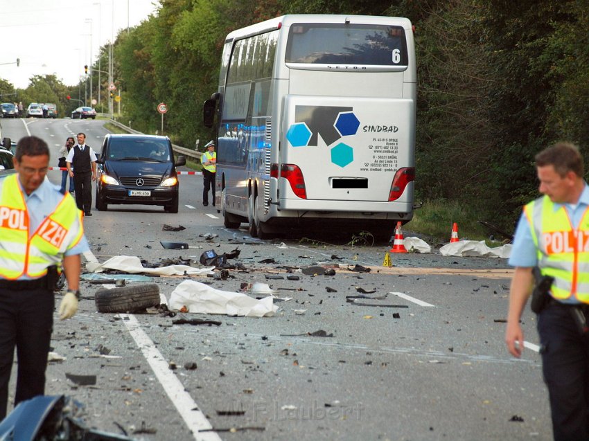 Schwerer VU Koeln Immendorf Kerkraderstr P100.JPG